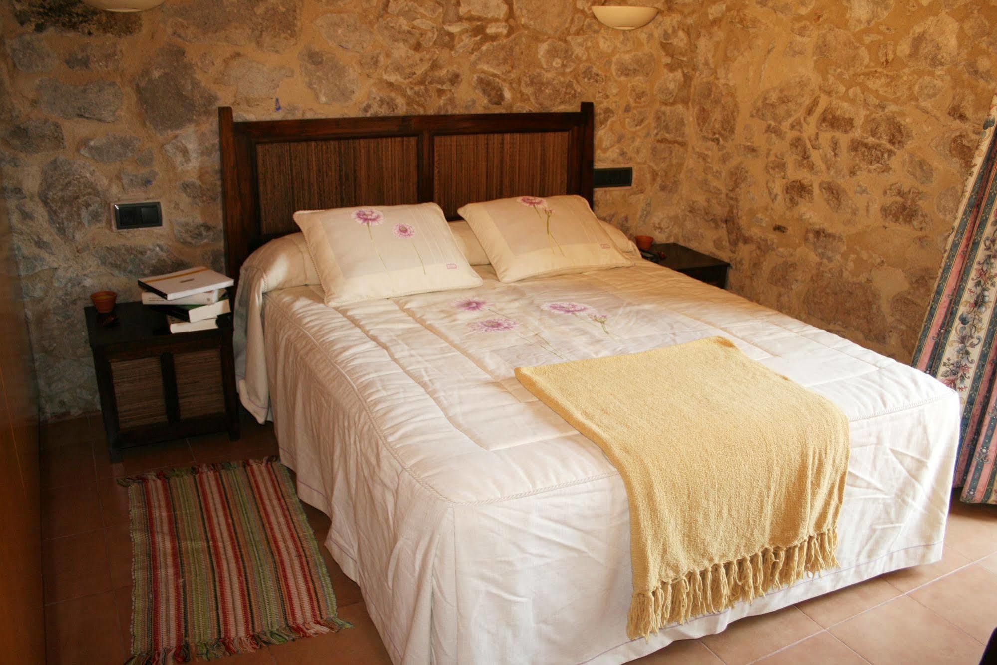 Mas Del Joncar Guest House Sant Pere Pescador Bagian luar foto
