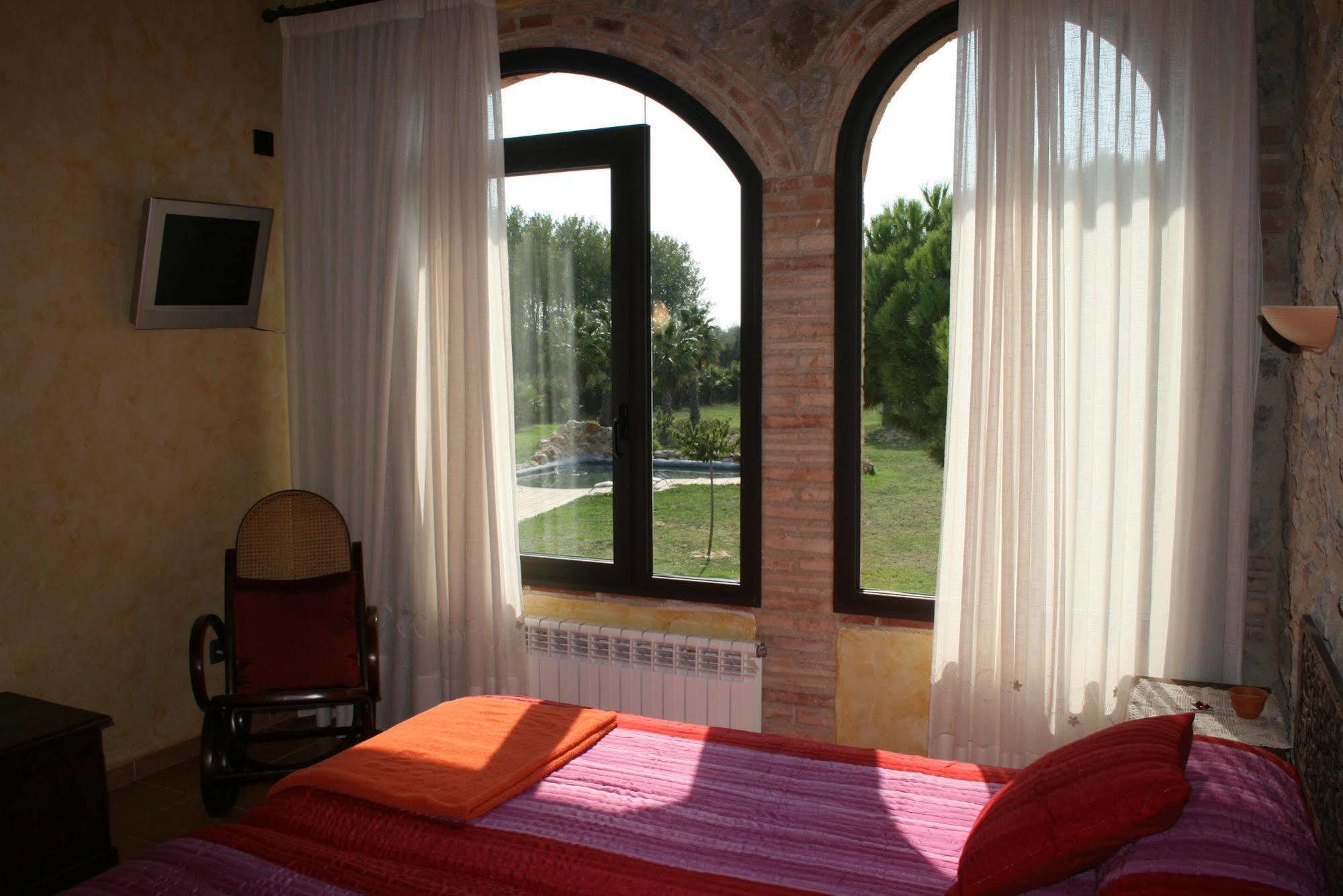 Mas Del Joncar Guest House Sant Pere Pescador Bagian luar foto